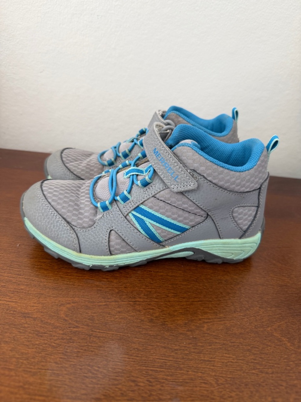 Merrell Youth Teal and Gray Trail Chaser Hiking Shoes - Size 2.5